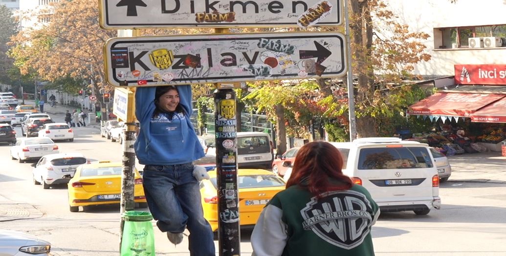 sosyal medyada viral olan kizilay tabelasi yenilendi bu kez de uzeri kirletildi 0 jQJY3Rat