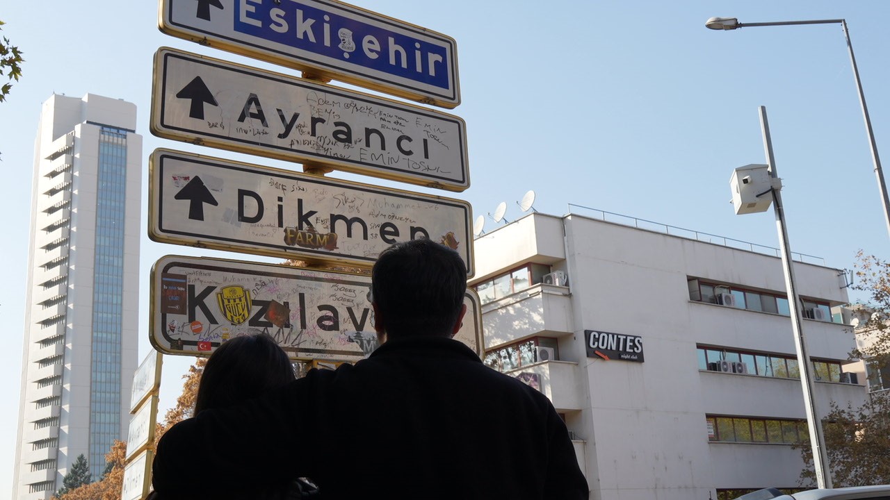 sosyal medyada viral olan kizilay tabelasi yenilendi bu kez de uzeri kirletildi 5 etPnSSyt