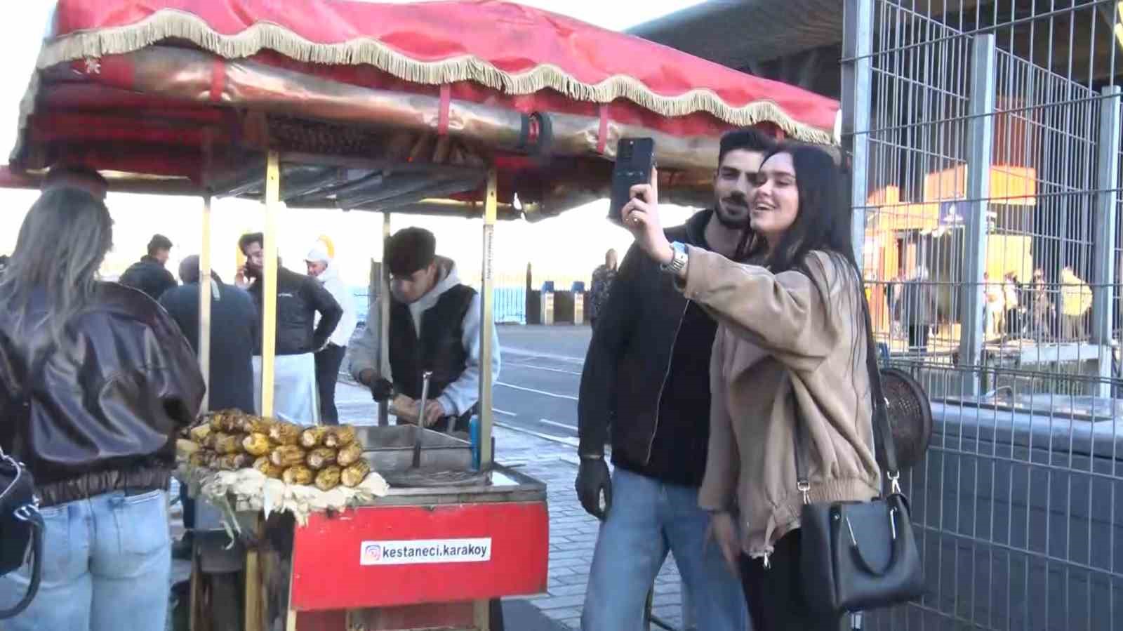 sosyal medyada yabanci turistlerin ilgi odagi olan kestaneci alper temel amacim istanbulun ruhunu guzelligini tIP83Yde