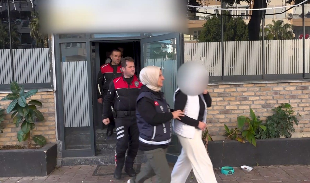 Sosyal medyadan sahte kadın profiliyle kandırdıkları erkeklere eğlence mekanında 10 kat hesap ödetmişler 9 sosyal medyadan sahte kadin profiliyle kandirdiklari erkeklere eglence mekaninda 10 kat hesap odetmisler 5 3yZJMmS8