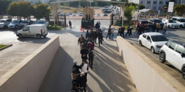 sosyal-medyadan-sahte-kadin-profiliyle-kandirdiklari-erkeklere-eglence-mekaninda-10-kat-hesap-odetmisler-DtA2UIU5.jpg