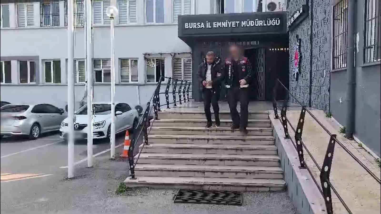 sosyal medyadan yardim toplayip yardim paralarini kendisi alan sosyal medya fenomeni tutuklandi 0 KrZPRpnc