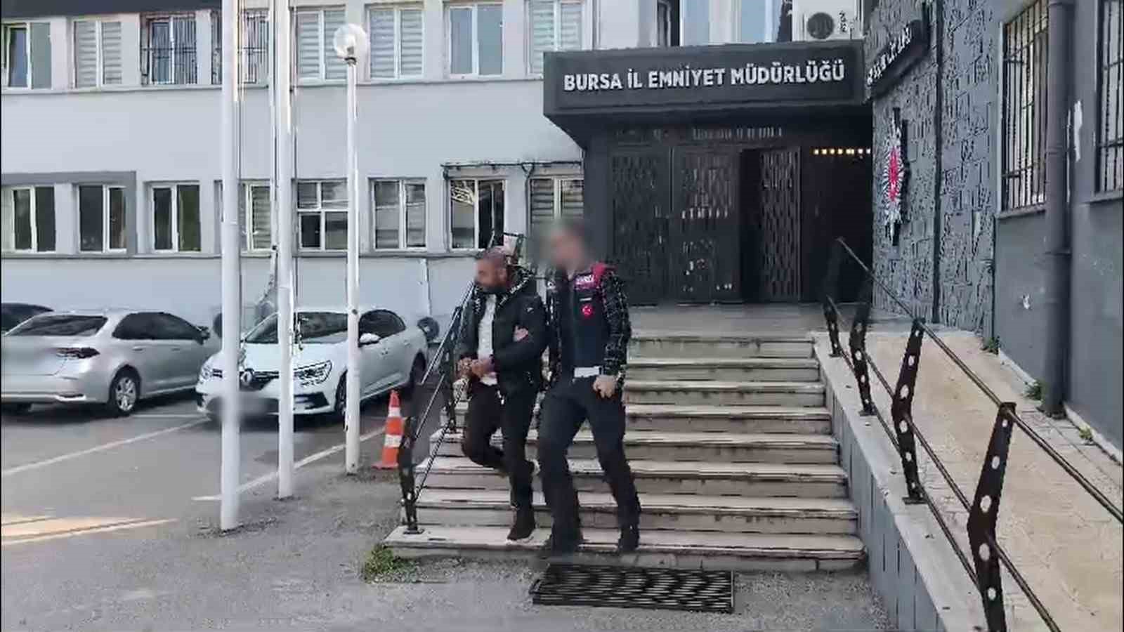 sosyal medyadan yardim toplayip yardim paralarini kendisi alan sosyal medya fenomeni tutuklandi 1 fuDBfy4G