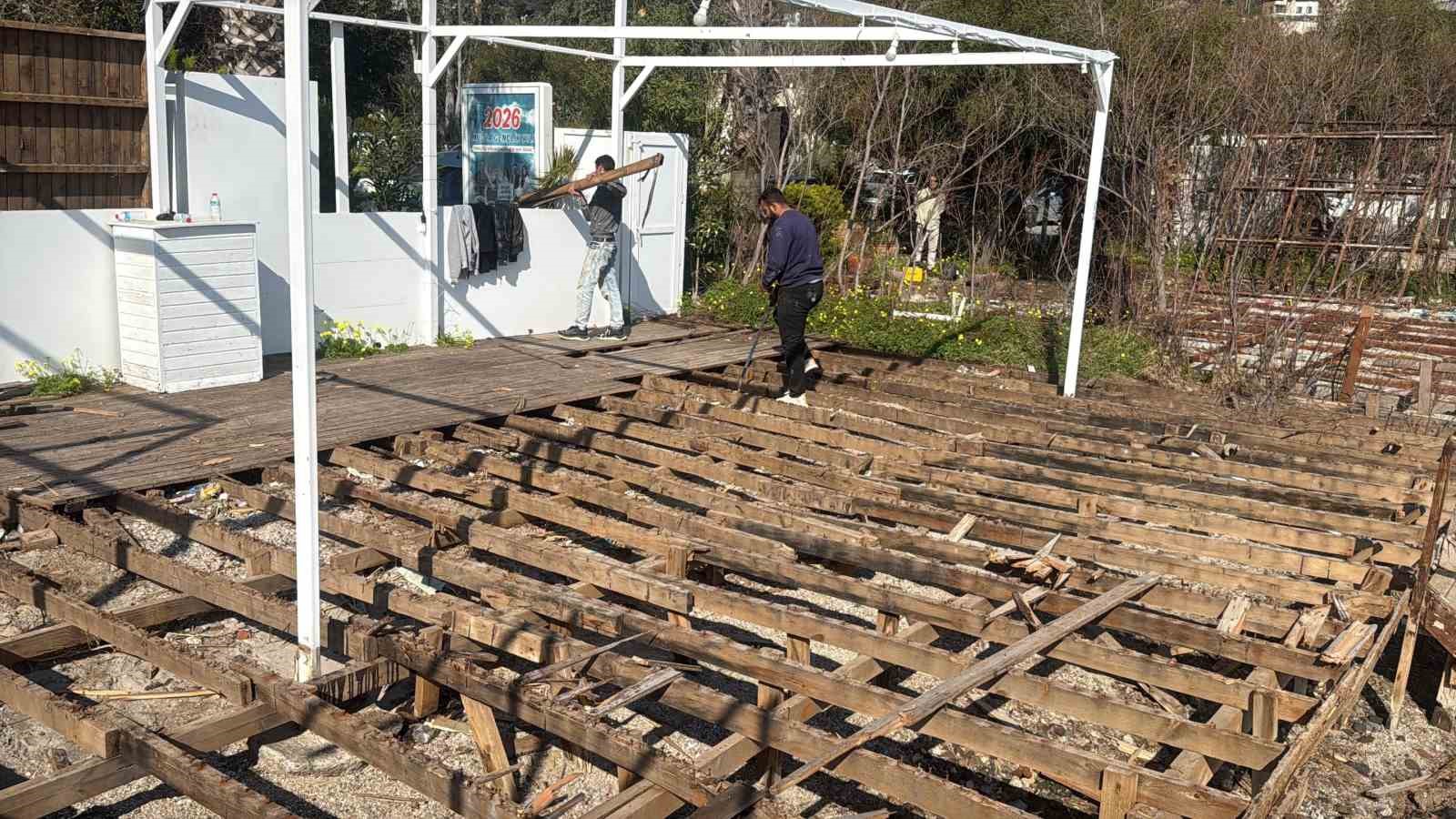 Sosyetenin iskeleleri teker teker yıkıldı, Türkbükü sahilinde büyük temizlik 10 sosyetenin iskeleleri teker teker yikildi turkbuku sahilinde buyuk temizlik 6 h6LOCbqA
