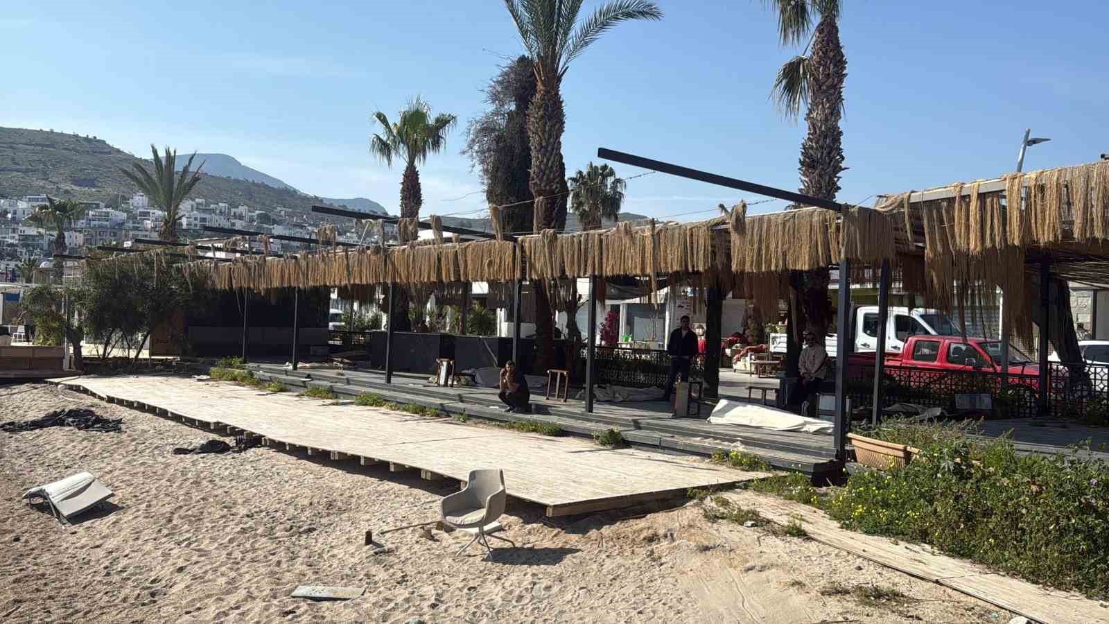 Sosyetenin iskeleleri teker teker yıkıldı, Türkbükü sahilinde büyük temizlik 12 sosyetenin iskeleleri teker teker yikildi turkbuku sahilinde buyuk temizlik 8 aghDnHaD