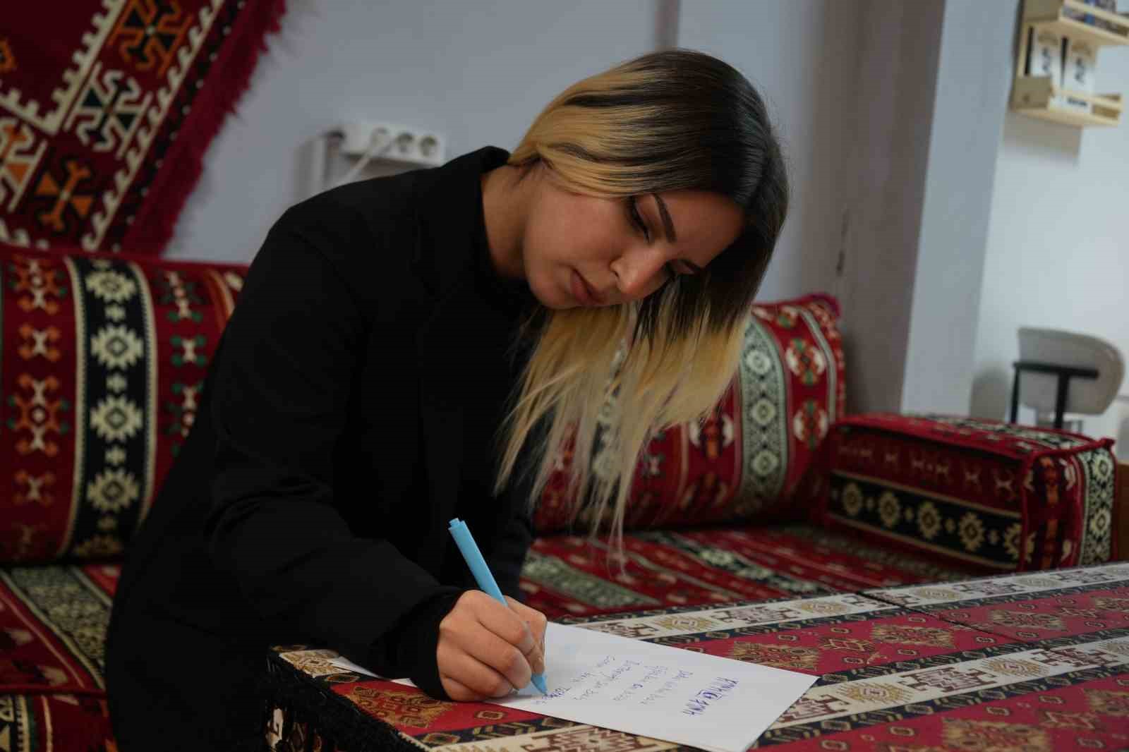 soz yazari genc kadinin turkmenistana uzanan telif takibi 1