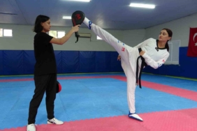 spor-hayati-bitecek-denilen-milli-taekwondocu-sampiyon-olarak-geri-dondu-M2EZfZ6k.jpg