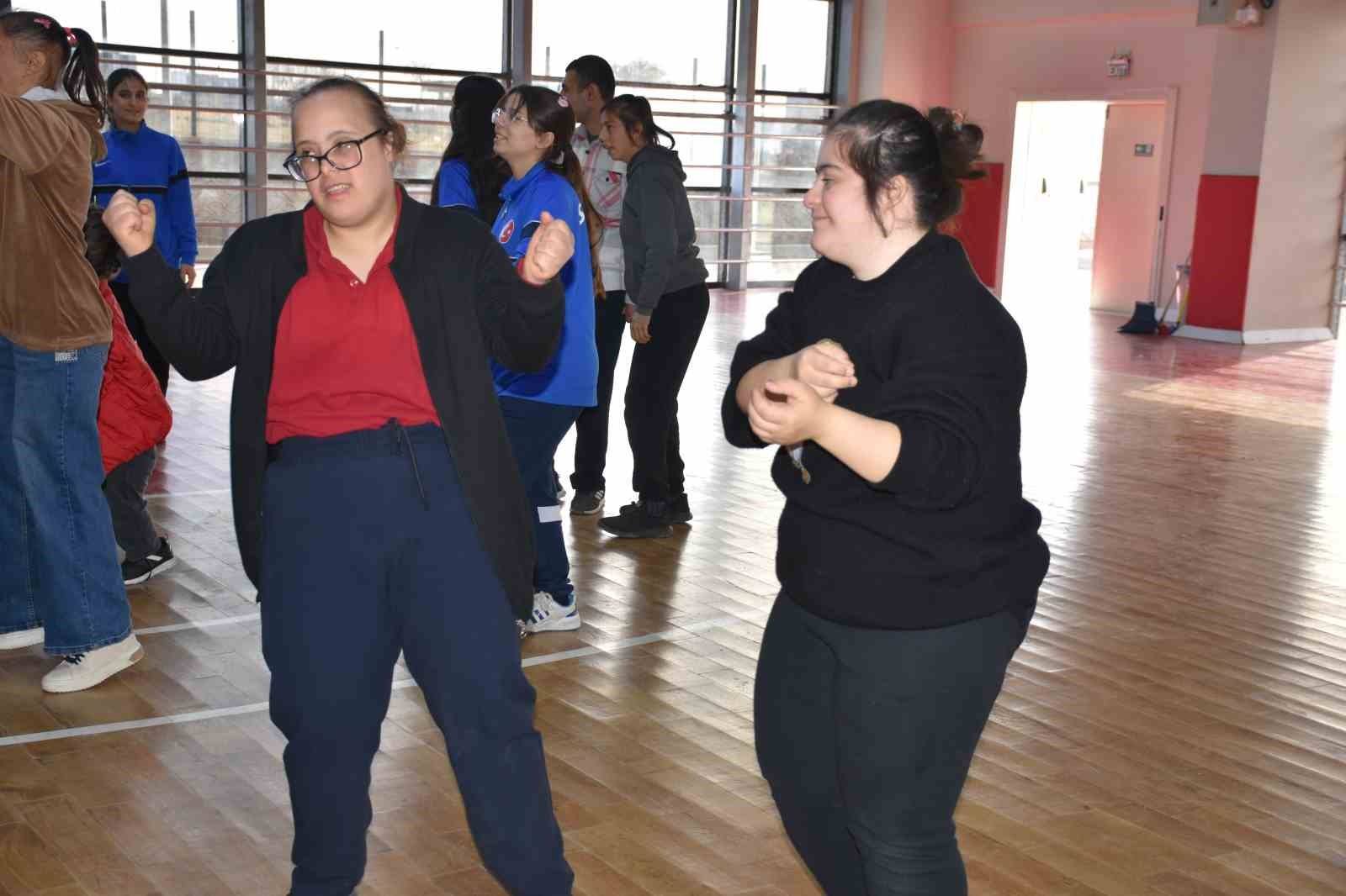 spor lisesi ogrencileri engelli ogrencileri agirladi 1 dQMUIDzz
