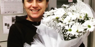spor-salonunda-fenalasip-hastanede-olen-hemsire-9-ay-once-olen-oglunun-yanina-defnedildi-XrI5H3Hq.jpg