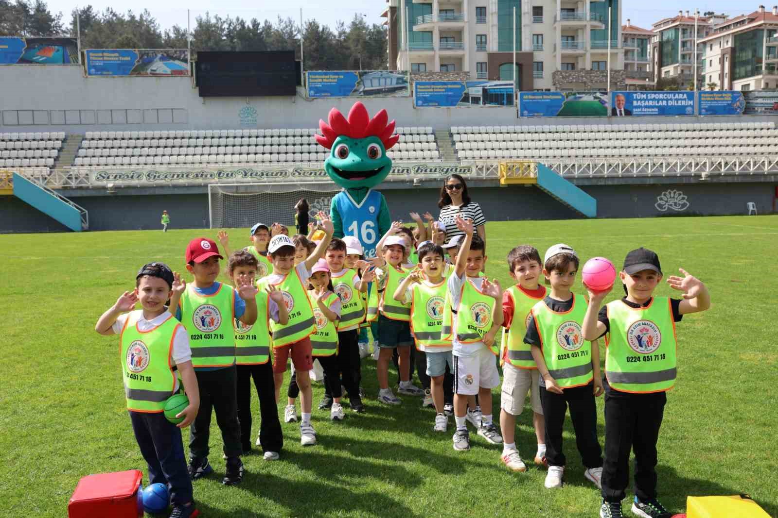 spor senliklerinde sira minik ogrencilerin 0 NUKdpvyg