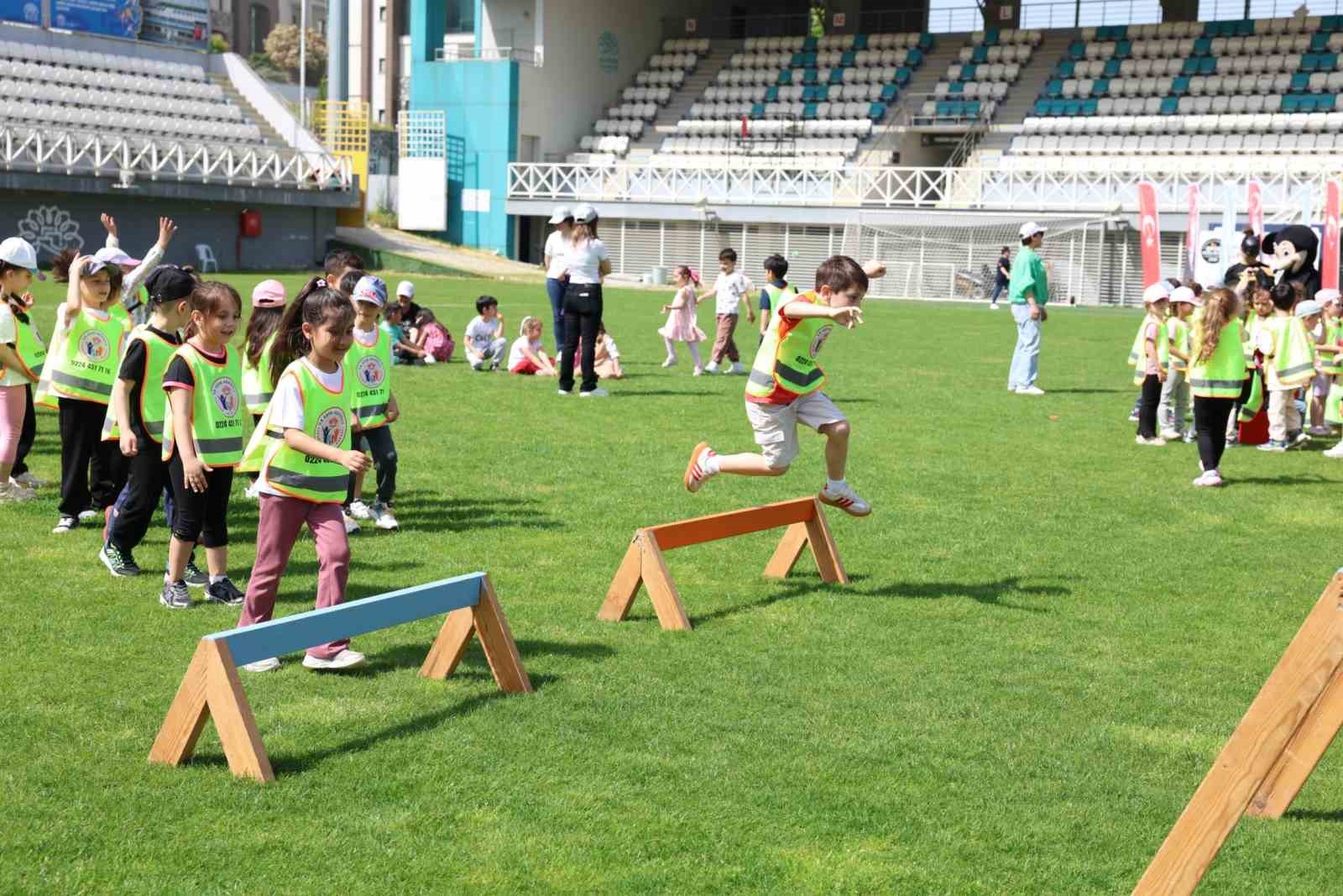 spor senliklerinde sira minik ogrencilerin 3