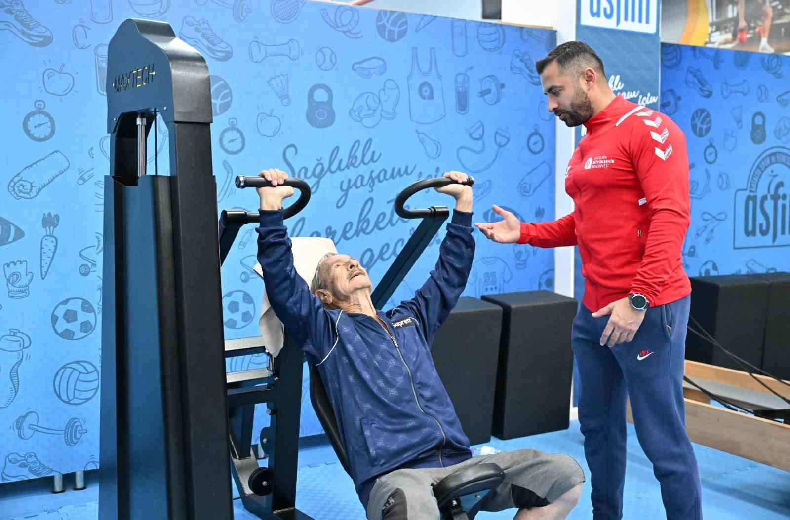 Spor tutkunu 86 yaşındaki ’süper dede’, gençlere taş çıkartıyor 5 spor tutkunu 86 yasindaki super dede genclere tas cikartiyor 1 P2eEQnPi
