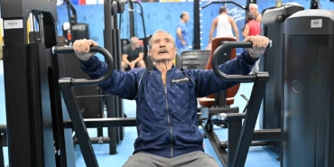 spor-tutkunu-86-yasindaki-super-dede-genclere-tas-cikartiyor-tVZlCIL7.jpg