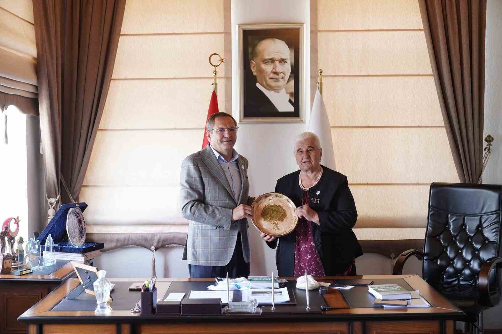 Srebrenitsa anneleri Ayvalık’ta 5 srebrenitsa anneleri ayvalikta 1 kESk4XK8