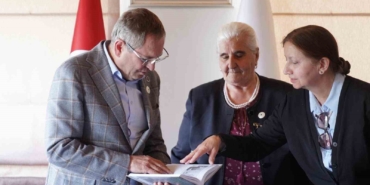 srebrenitsa-anneleri-ayvalikta-8i6buyyF.jpg