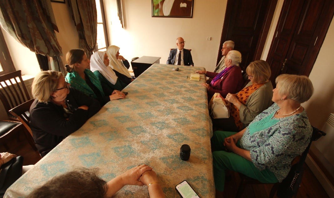 srebrenitsa annelerinden ayvalik kaymakamligina ziyaret 4 vN2E9y2h
