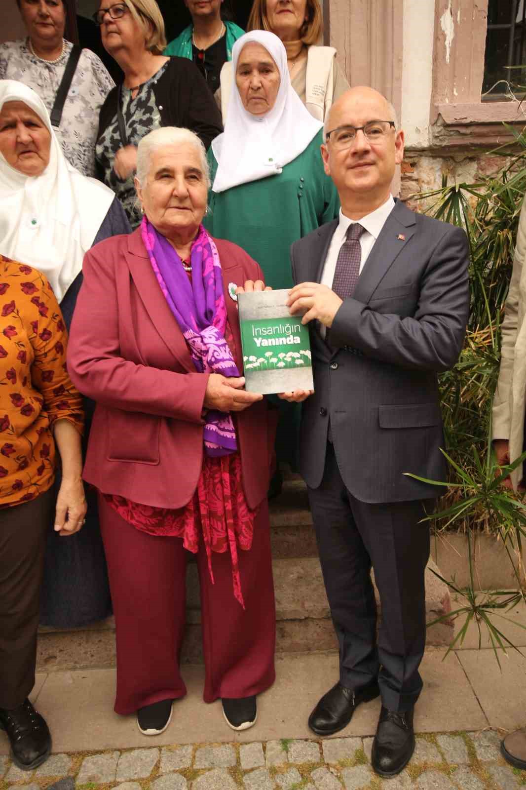 srebrenitsa annelerinden ayvalik kaymakamligina ziyaret 6 PPmdkRg3