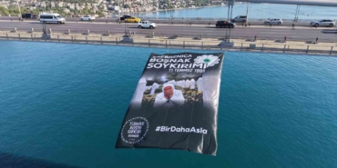 srebrenitsa-soykiriminin-31-yil-donumunde-istanbul-bogaz-koprulerine-pankartlar-asildi-n6TLiHvv.jpg