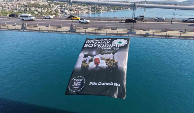 srebrenitsa-soykiriminin-31-yil-donumunde-istanbul-bogaz-koprulerine-pankartlar-asildi-n6TLiHvv.jpg