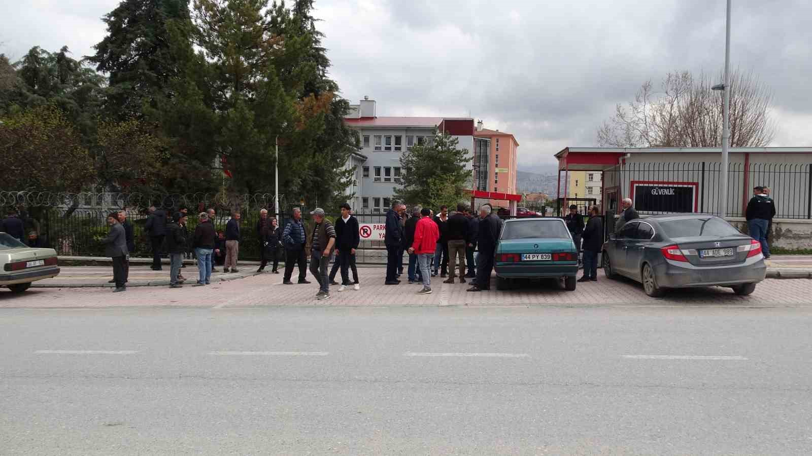Stajyer öğrenci 25 metreden düşerek hayatını kaybetti, o anlar kameraya yansıdı 6 stajyer ogrenci 25 metreden duserek hayatini kaybetti o anlar kameraya yansidi 2 LsN2KHrY