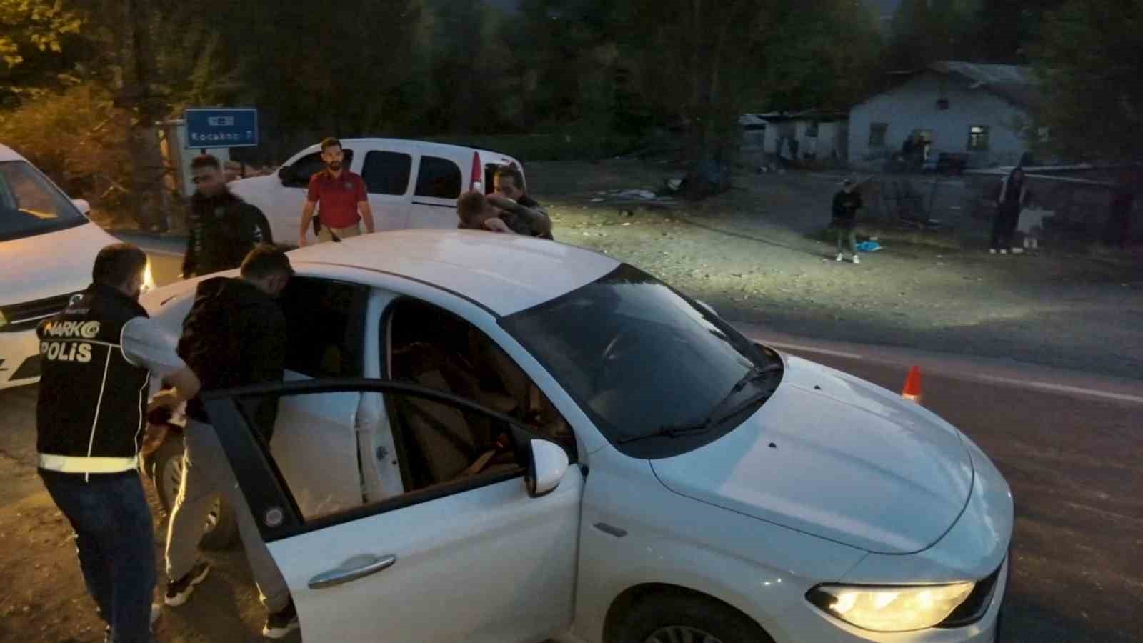 stepneye zulalanmis uyusturucu ele gecirdi 2 gozalti 1 CYQUnhZA