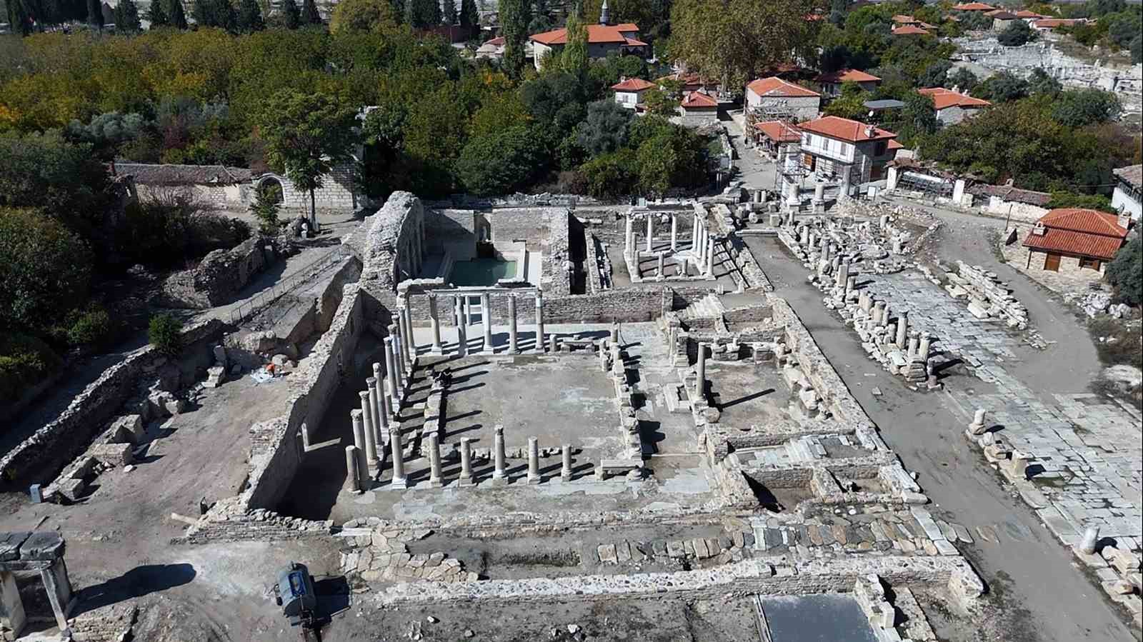 stratonikeia antik kentindeki roma hamamina ziyaretci akini 2