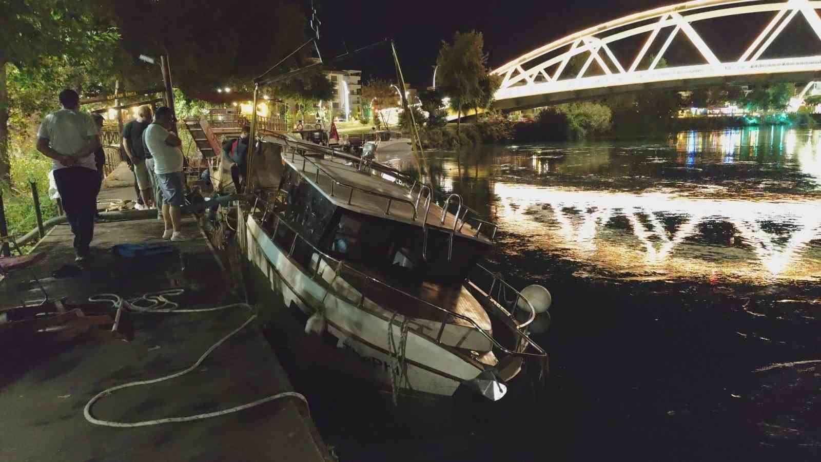su alarak batmaya baslayan tekne sak ekiplerince cikarildi 0 bcNVphCd