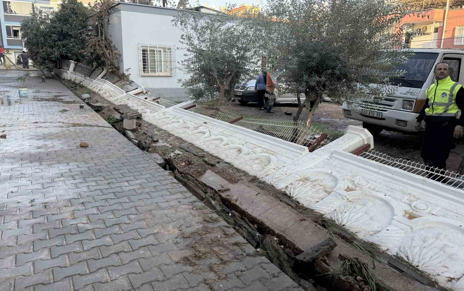 su basan sitenin istinat duvari yikildi 0 pOzlLBH5