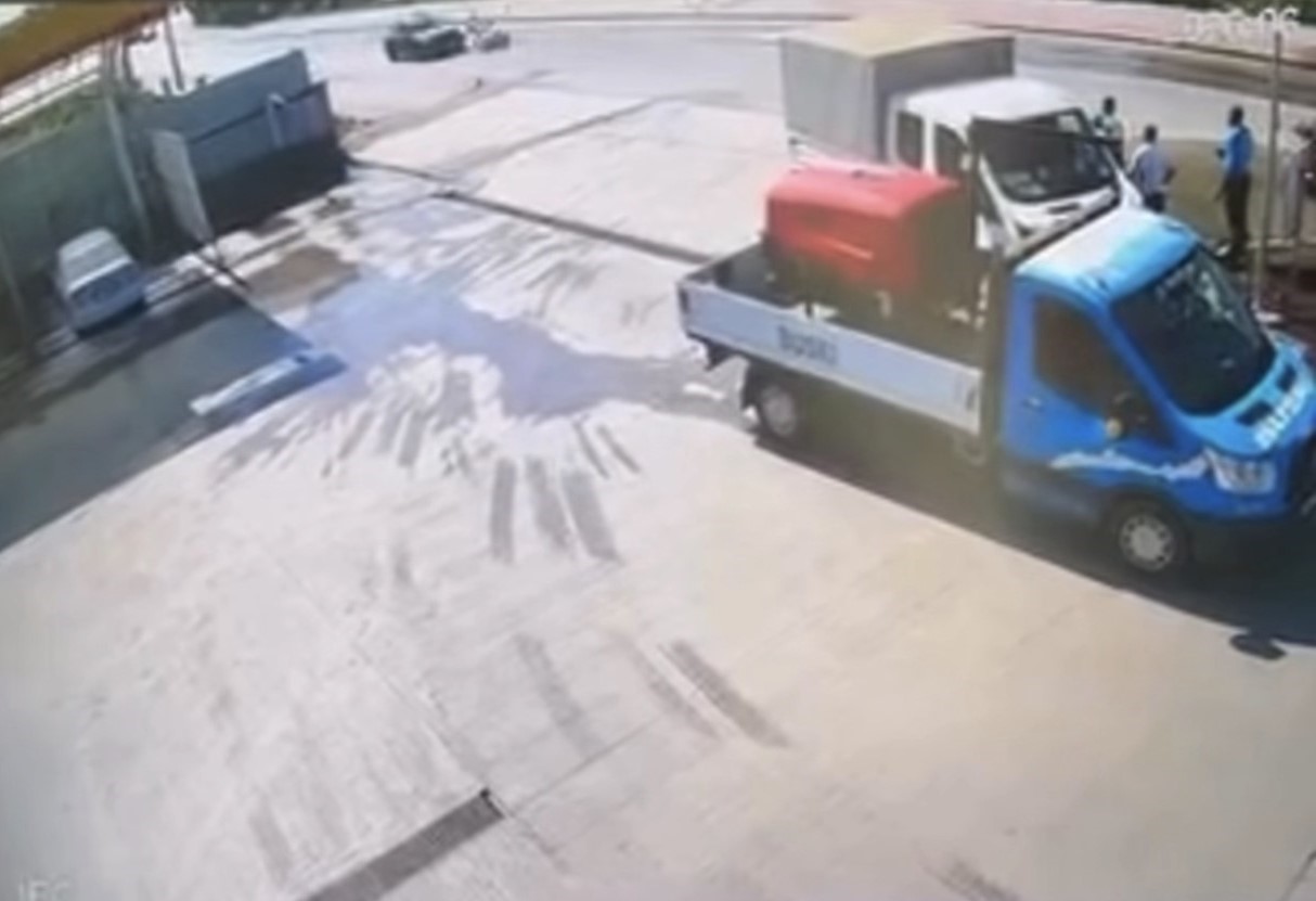 su birikintisine giren motosiklet surucusu olumden dondu 1 UlrDRQ38