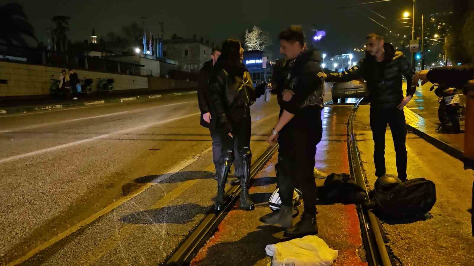 su birikintisine giren motosikletli yere kapaklandi 0 TDgnch5S