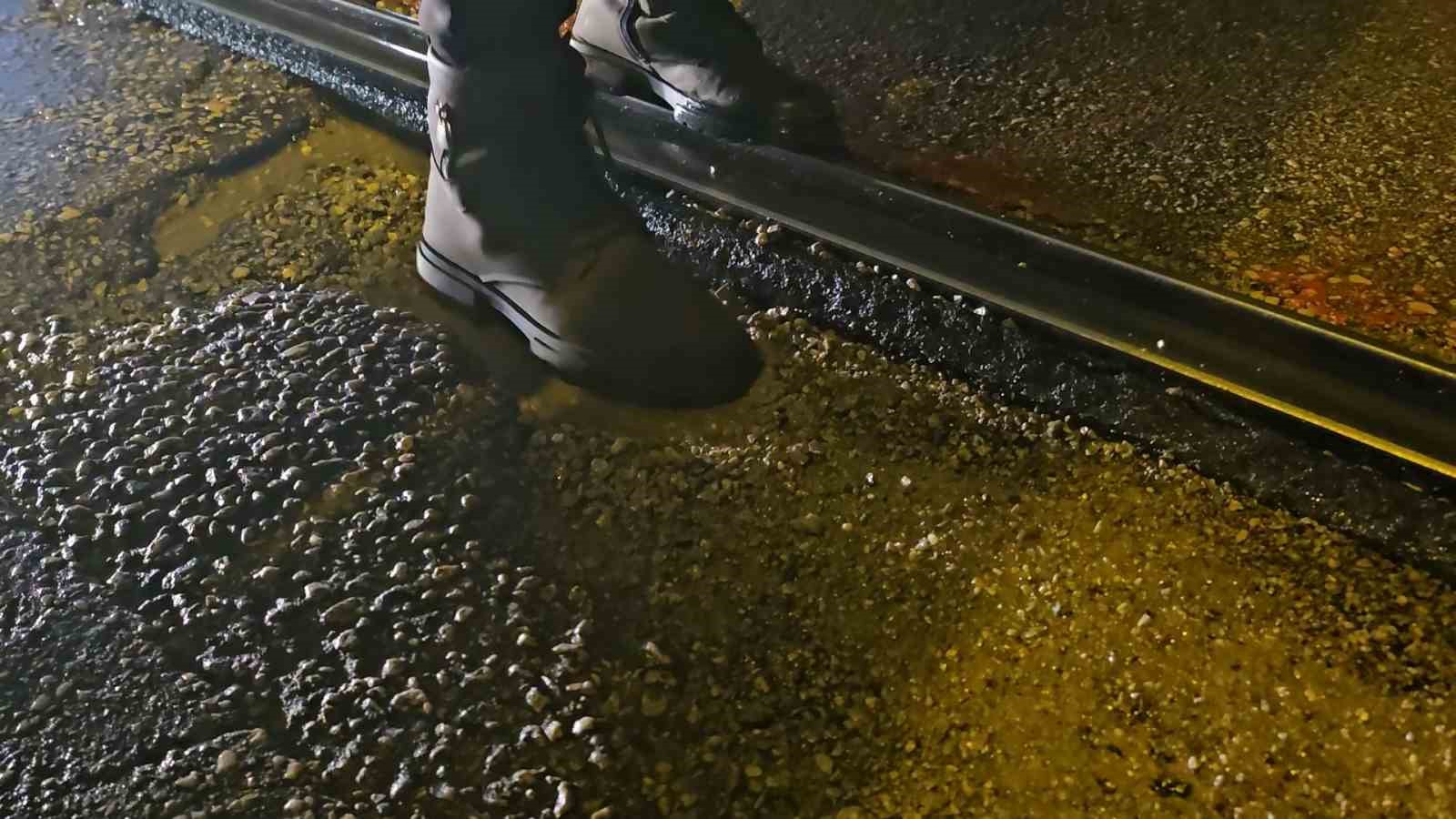 su birikintisine giren motosikletli yere kapaklandi 2 6dTXDX7Q