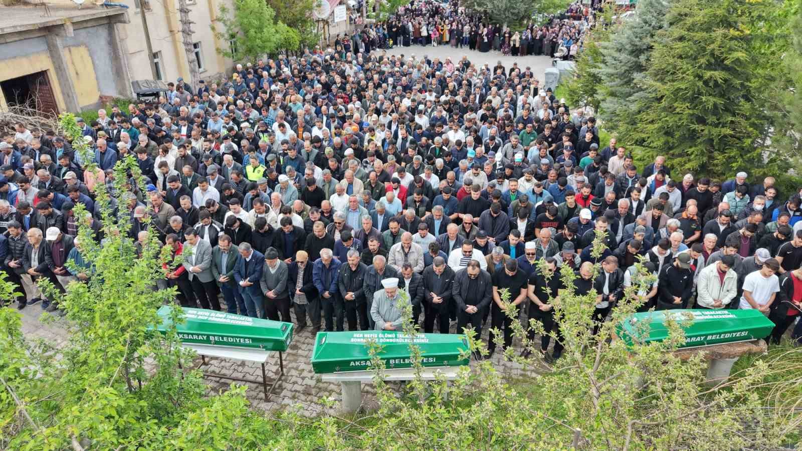 Su kuyusundaki temizlik faciasında ölen 3 kişi son yolculuğuna uğurlandı 4 su kuyusundaki temizlik faciasinda olen 3 kisi son yolculuguna ugurlandi 0 cZvY4mzc