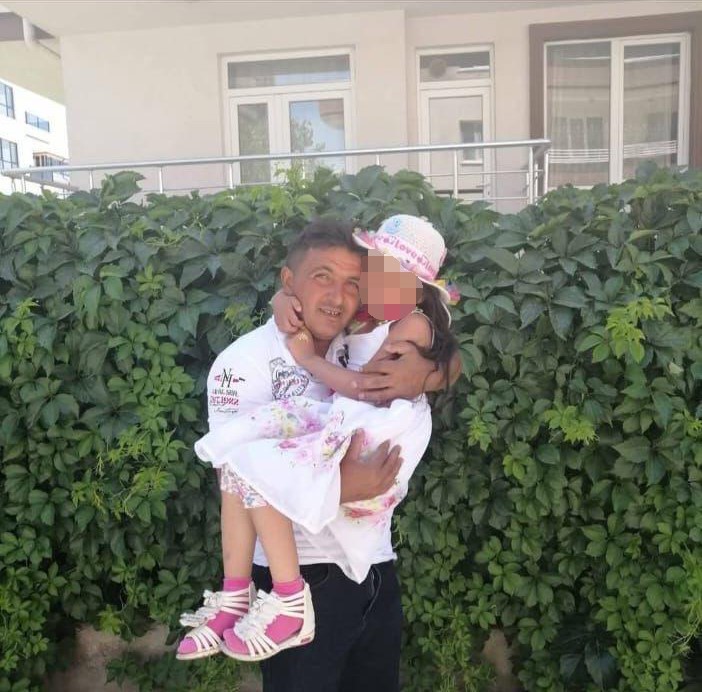 Su kuyusundaki temizlik faciasında ölen 3 kişi son yolculuğuna uğurlandı 12 su kuyusundaki temizlik faciasinda olen 3 kisi son yolculuguna ugurlandi 8