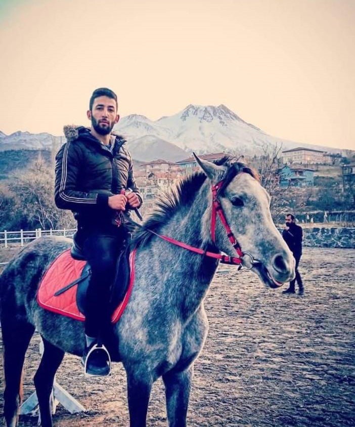 Su kuyusundaki temizlik faciasında ölen 3 kişi son yolculuğuna uğurlandı 13 su kuyusundaki temizlik faciasinda olen 3 kisi son yolculuguna ugurlandi 9 8QrjEf47
