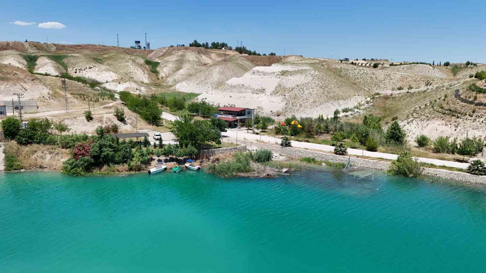 Su seviyesi yükselince Atatürk Barajı’ndaki adacıklar sular altında kaldı 7 su seviyesi yukselince ataturk barajindaki adaciklar sular altinda kaldi 3 PddY9IR6