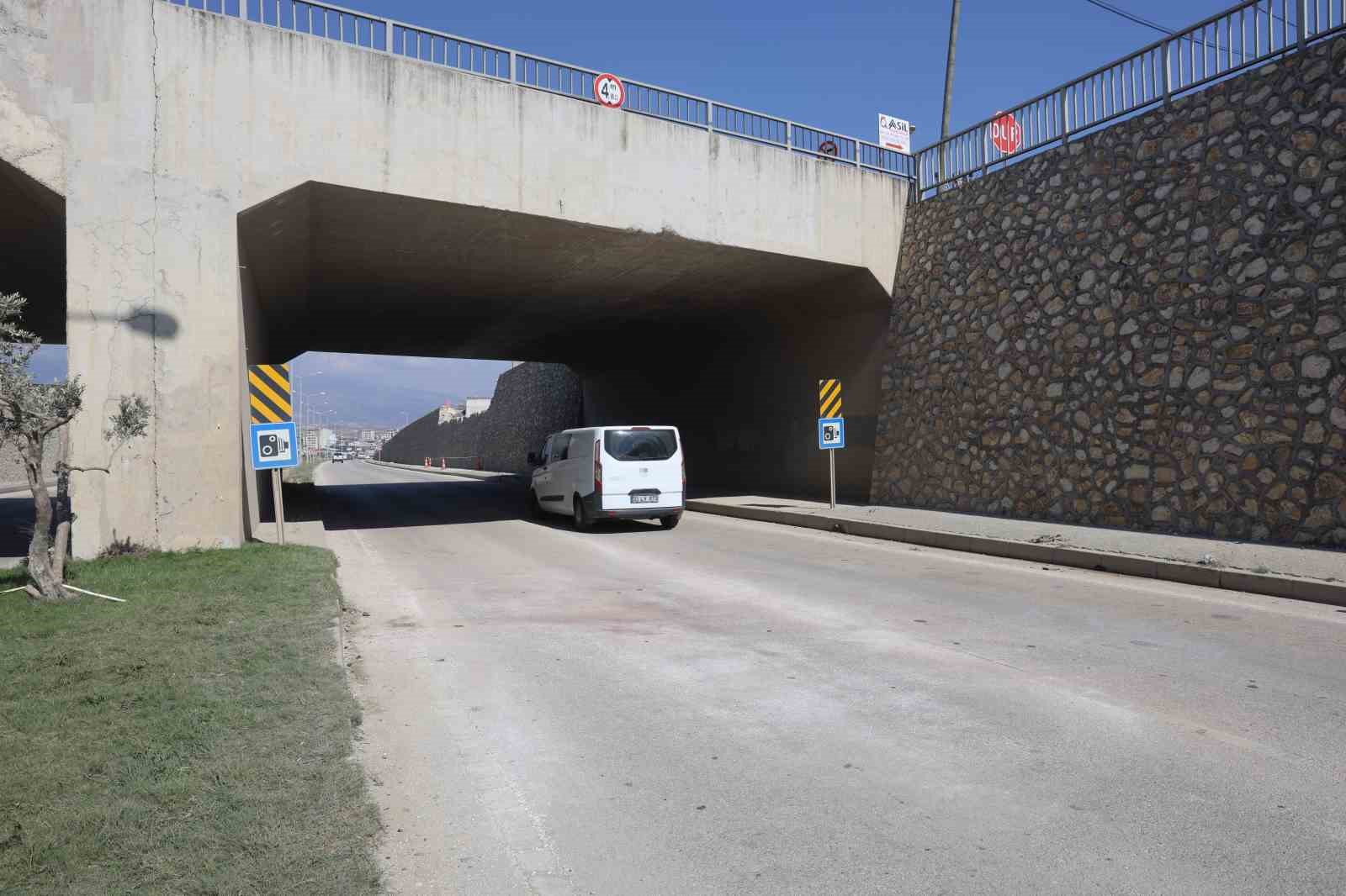 su tankerine carpan kamyonetin soforunun oldugu kaza ani kamerada 3 qRPA1ZbP