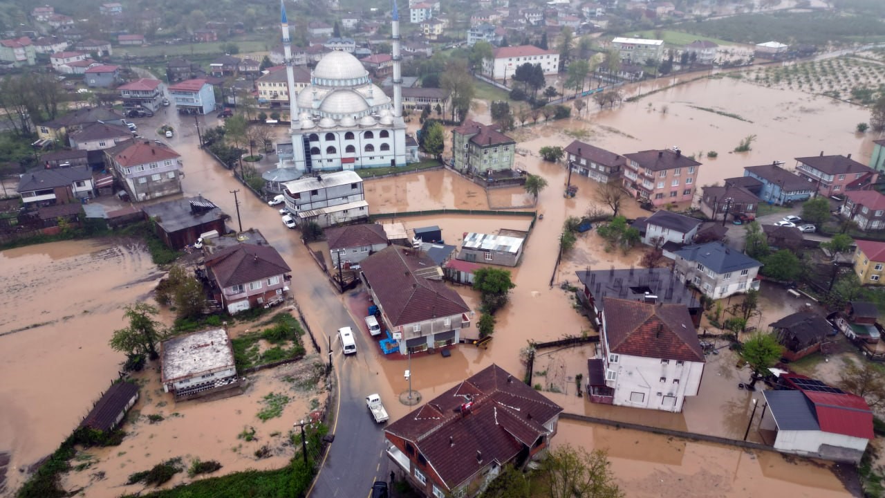 su taskini mahalleyi gole cevirdi tarim arazileri ev ve is yerleri sular altinda kaldi KL6zImpT