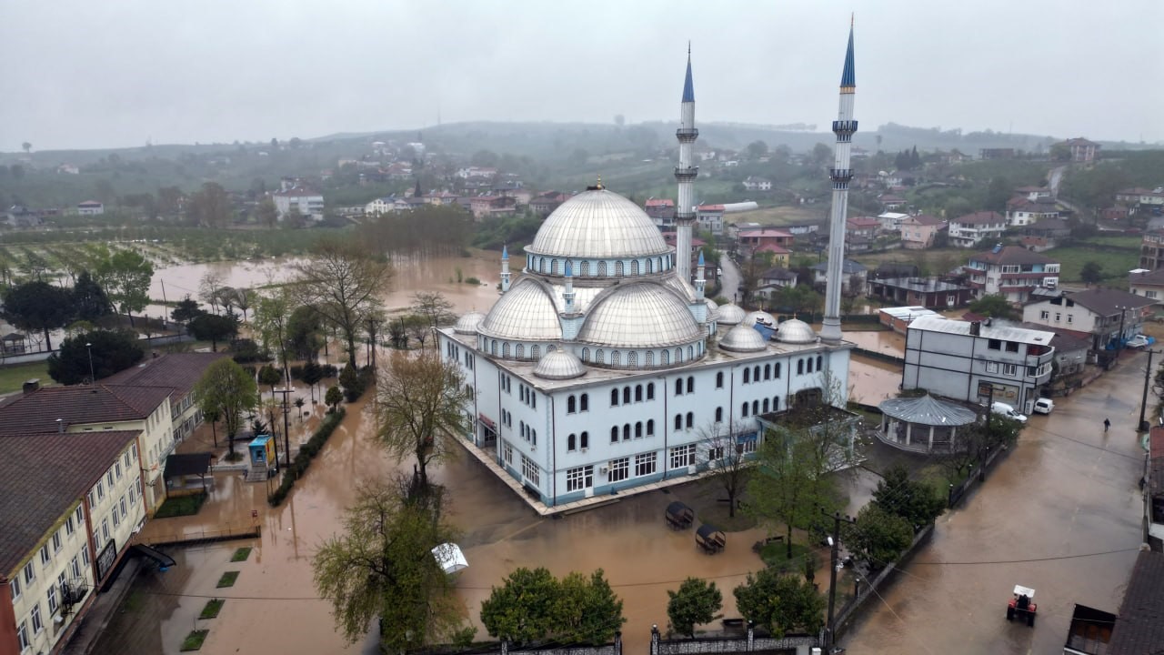 su taskini mahalleyi gole cevirdi tarim arazileri ev ve is yerleri sular altinda kaldi UF59yEKb