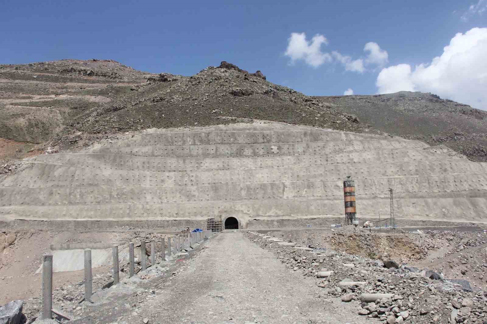 su tutmaya baslayan unlendi baraji cevresindeki koyler icin 134 kilometrelik yeni yol yapilacak 1 2IdrrP4d