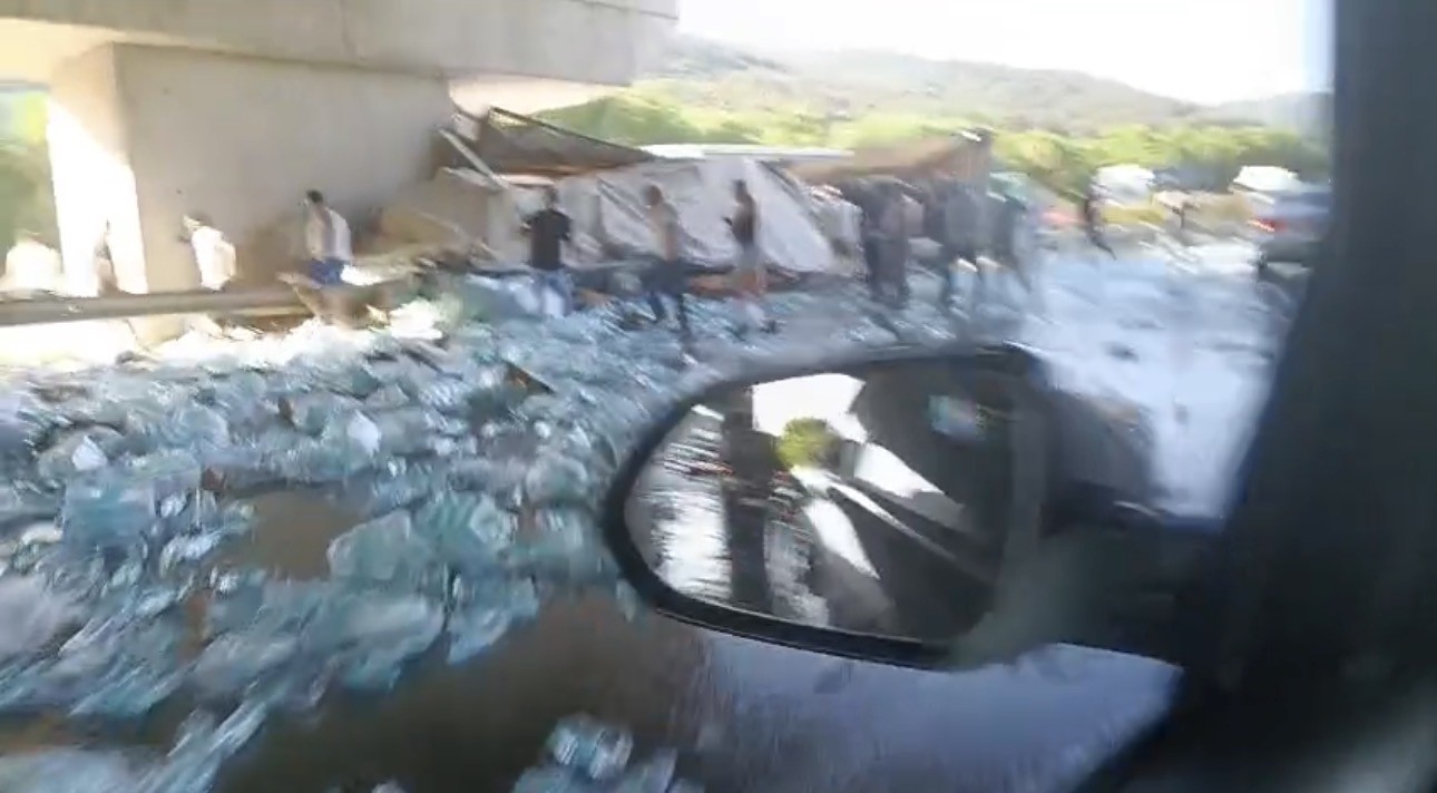 su yuklu tir hizli tren koprusu ayagina carpti surucu hayatini kaybetti 0 SL6SSwlY