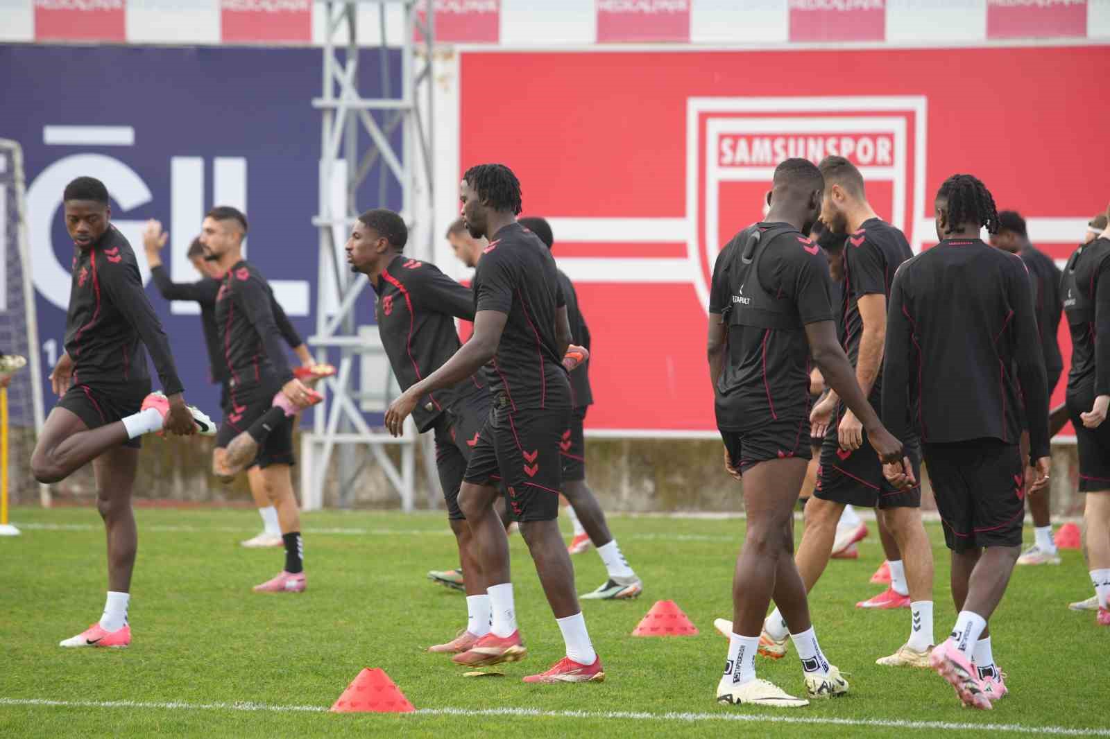 suat cakir samsunspor olarak izlandadan avrupa lideri olarak donmek istiyoruz 3 LZY675Wc