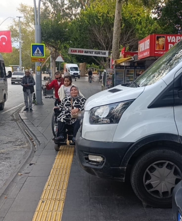 sube-onune-park-eden-ptt-araclari-engellilere-yol-vermedi-soylenenler-cileden-cikardi-87TObj1O.jpg
