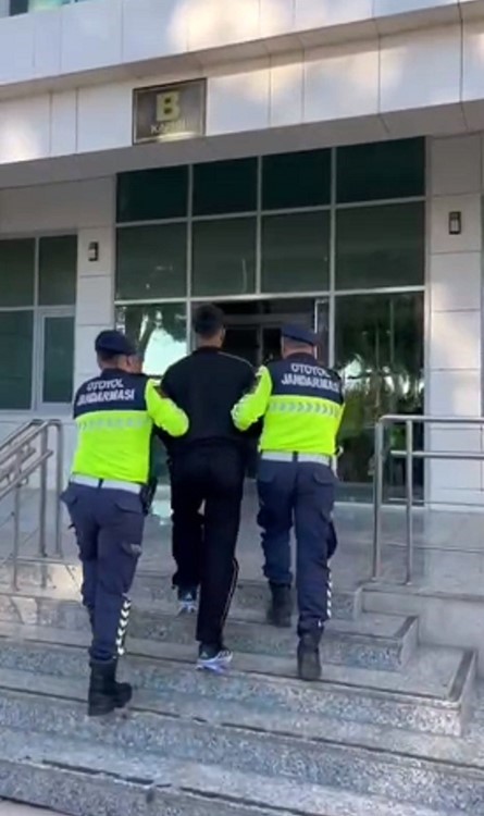 Suç makinası hırsızlar telefon sinyali takip edilerek yakalandılar 6 suc makinasi hirsizlar telefon sinyali takip edilerek yakalandilar 2