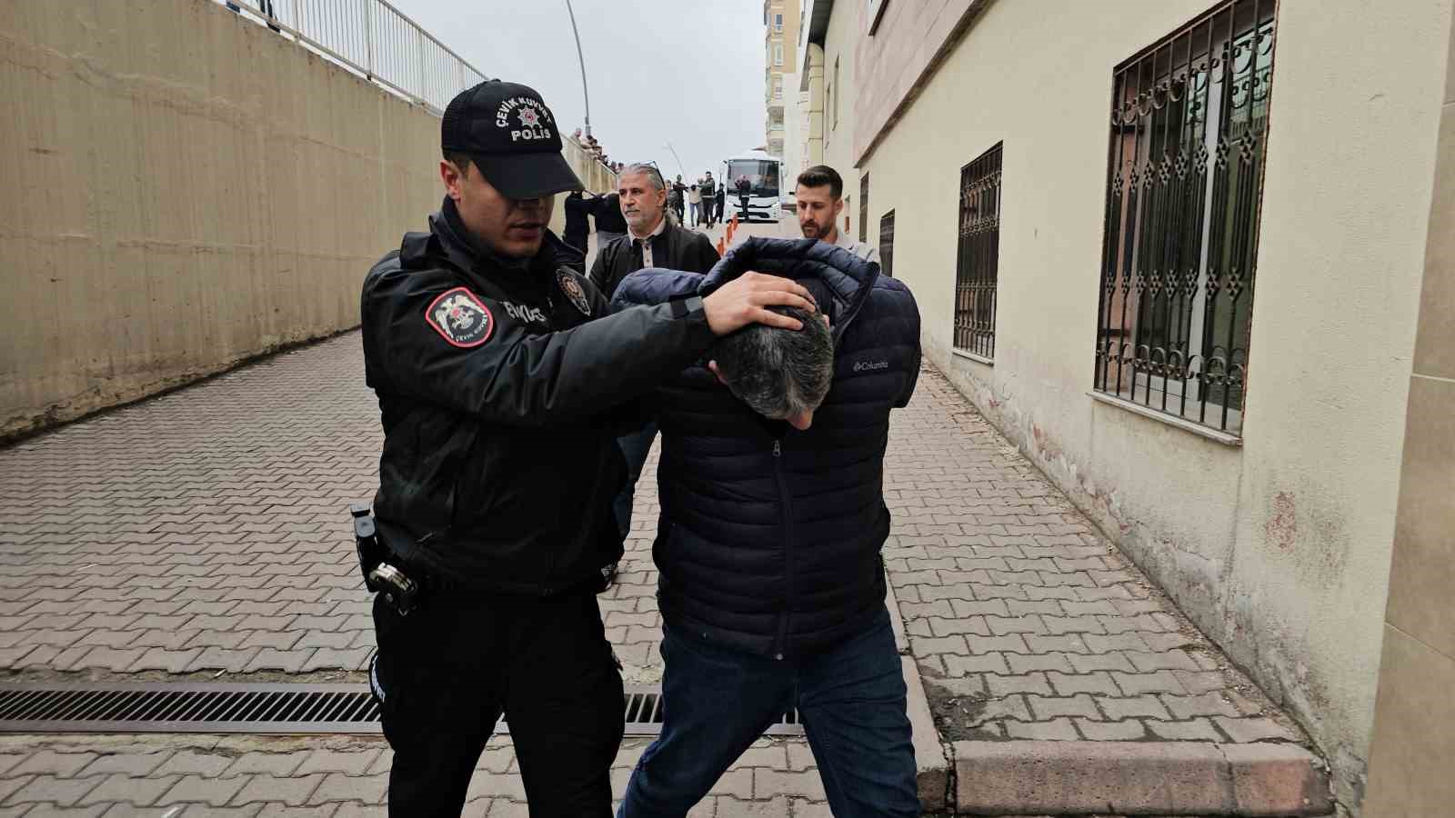 suc orgutu operasyonunda gozaltina alinan 9 kisi adliyeye sevk edildi 3 MXEIcXwn
