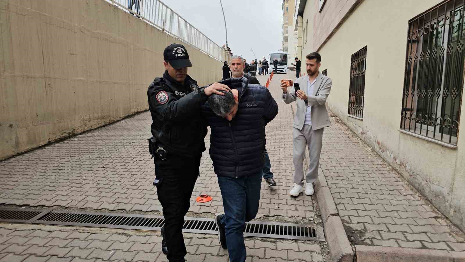suc orgutu operasyonunda gozaltina alinan 9 kisi adliyeye sevk edildi 4 Jds1yJdX