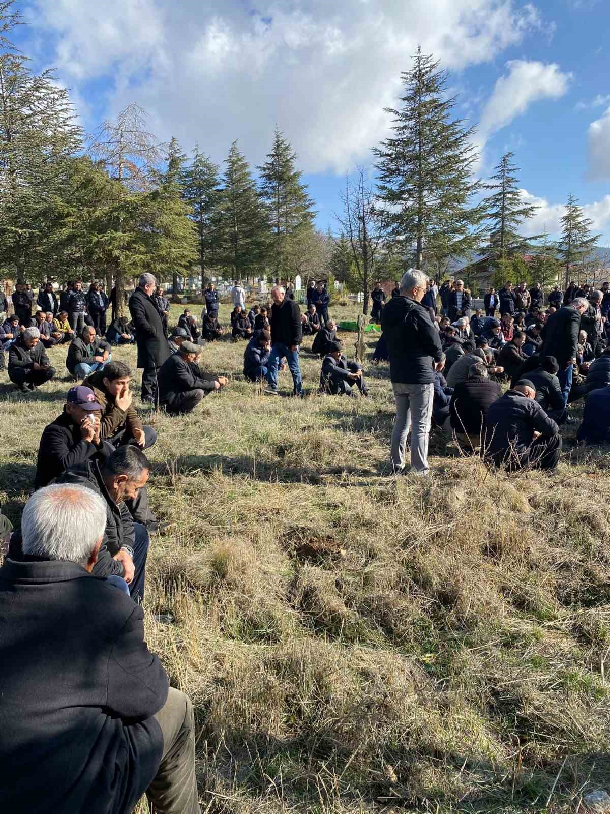 sucsuz yere oldurulen 2 cocuk annesi memleketinde topraga verildi 1 Mha4lGnU