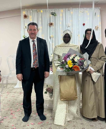 sudanli-tip-fakultesi-ogrencisi-okulunu-dondurup-8-ayda-hafiz-oldu-4AHQfWll.jpg