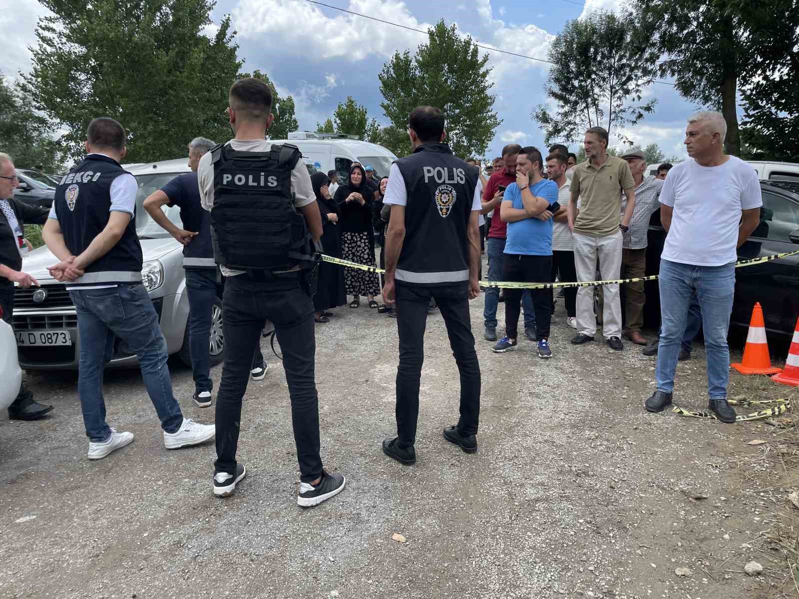 Suikasta kurban giden eski belediye başkanın oğlu: "4 sanık işi para için yaptı" 8 suikasta kurban giden eski belediye baskanin oglu 4 sanik isi para icin yapti 4 LmTP5ZVi