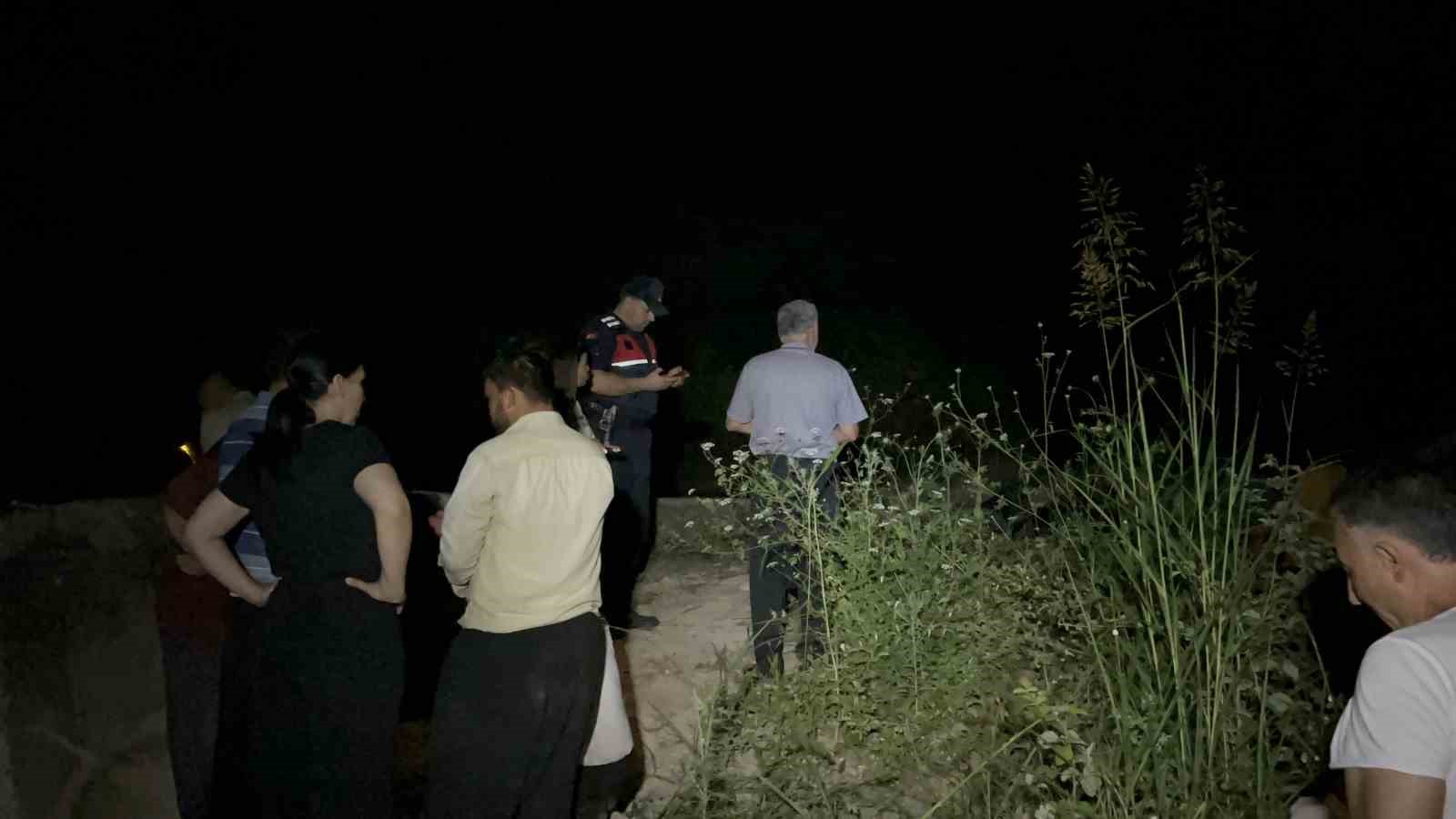 sulama kanalina dusen kecisini kurtarmaya calisirken hayatini kaybetti 1 iOzp4caz