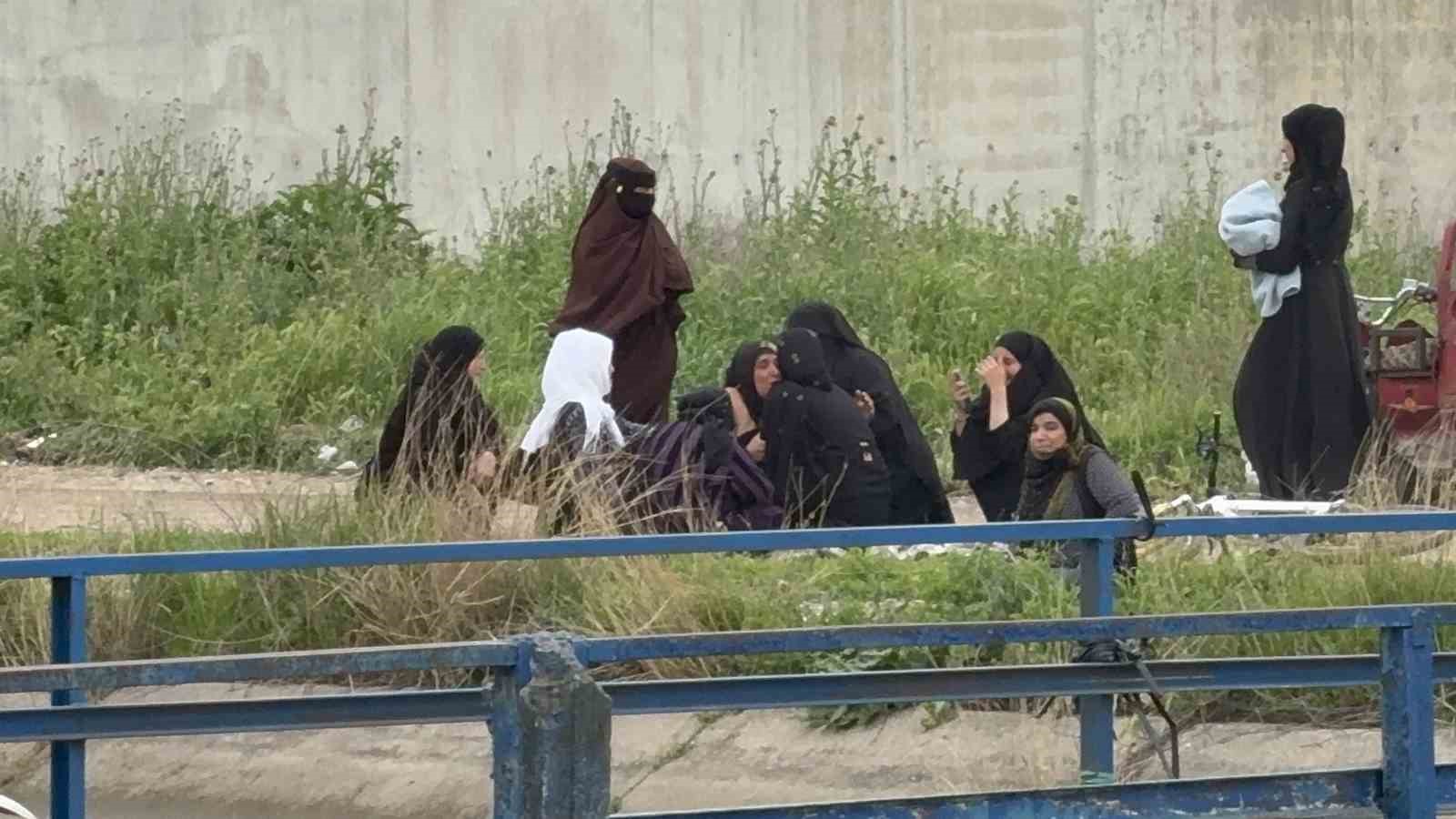 Sulama kanalına giren çocuk kayboldu, yakınları gözyaşı döktü 4 sulama kanalina giren cocuk kayboldu yakinlari gozyasi doktu 0 nH1F1Msd